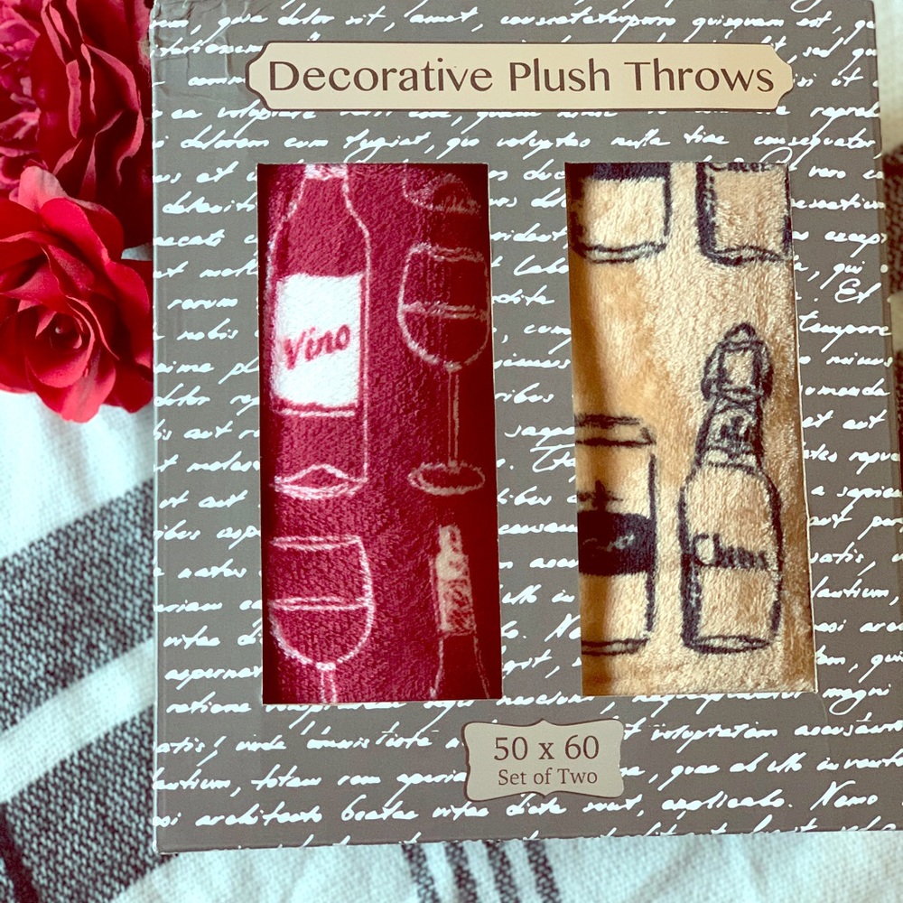 Decorative plush throw blankets